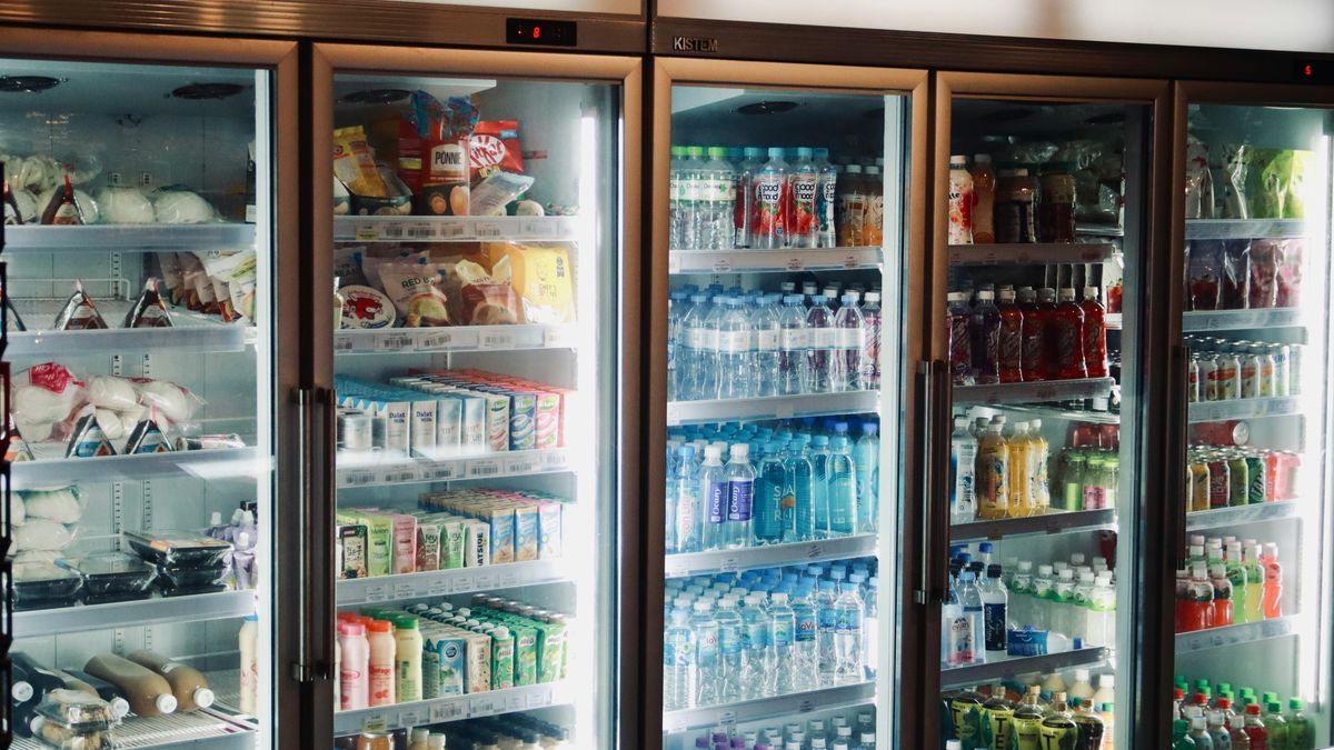 Consumo masivo se desploma 6,3% mensual en febrero y preocupa la recuperación