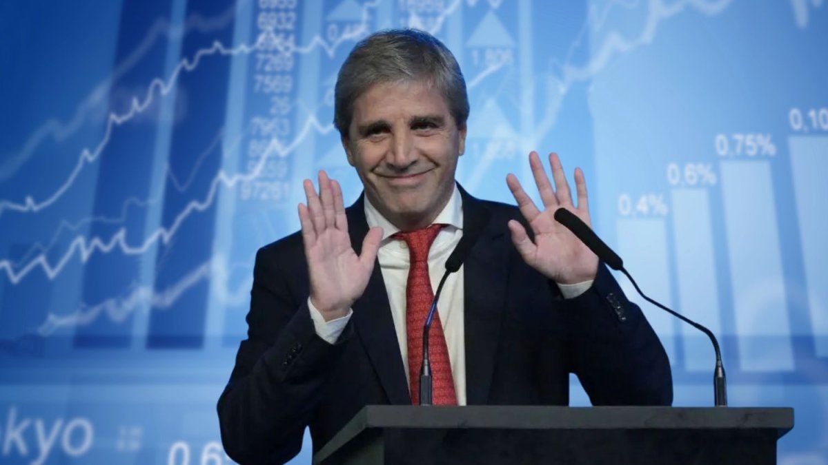 Economía lanza bono en dólares por u$s300 millones y canjea una Lecer de $2,4 billones