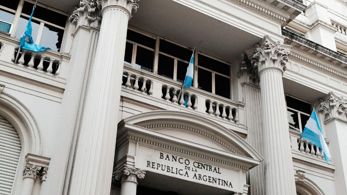El BCRA reduce los encajes del 50% al 45% para impulsar crédito desde abril