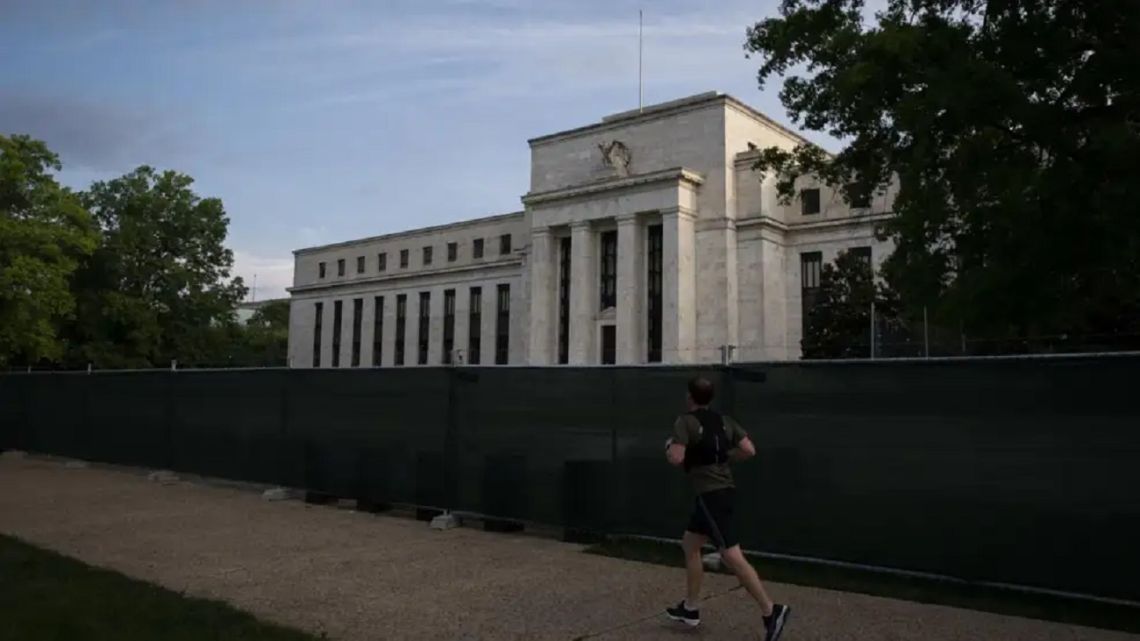 La Fed evaluó escenarios opuestos y deja mercados internacionales en alerta