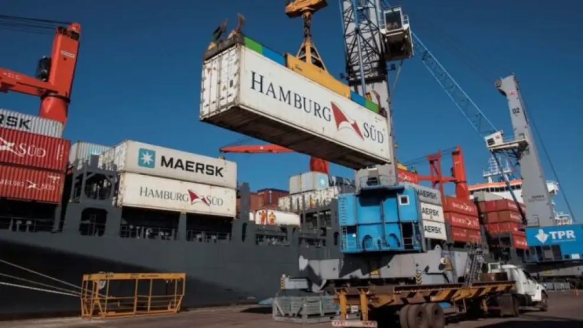 La subfacturación y la lluvia de importaciones asfixian a la industria textil argentina