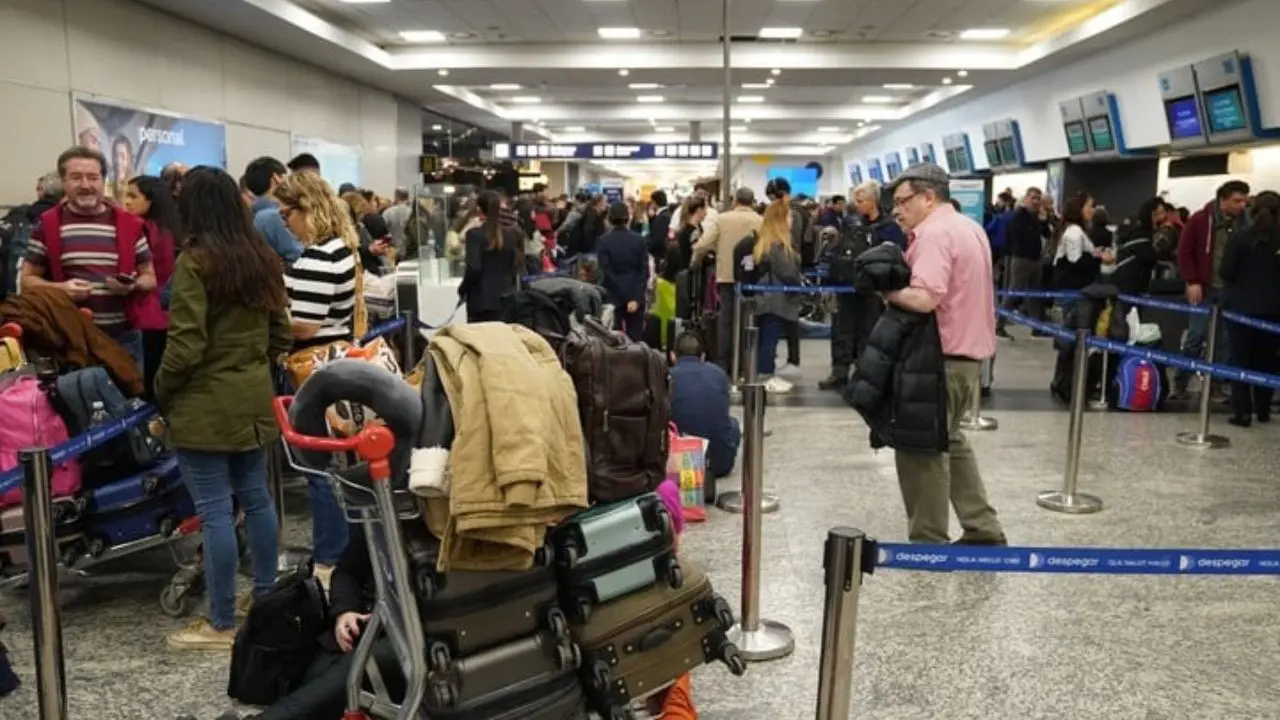Suben las tasas aeroportuarias: quién paga el aumento en los pasajes