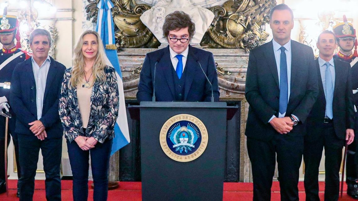 Un fallo por YPF alivia la narrativa pero no reencarrila la macro